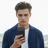 Stilvoller Alltag mit der CASESUN Metal Snap Hülle – Premium-Aluminiumrahmen und mattes Finish, perfekt für iPhone 17 und 16.